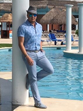 Forever 21 Light Blue Short-Sleeve Pineapple Print Button-Down Shirt